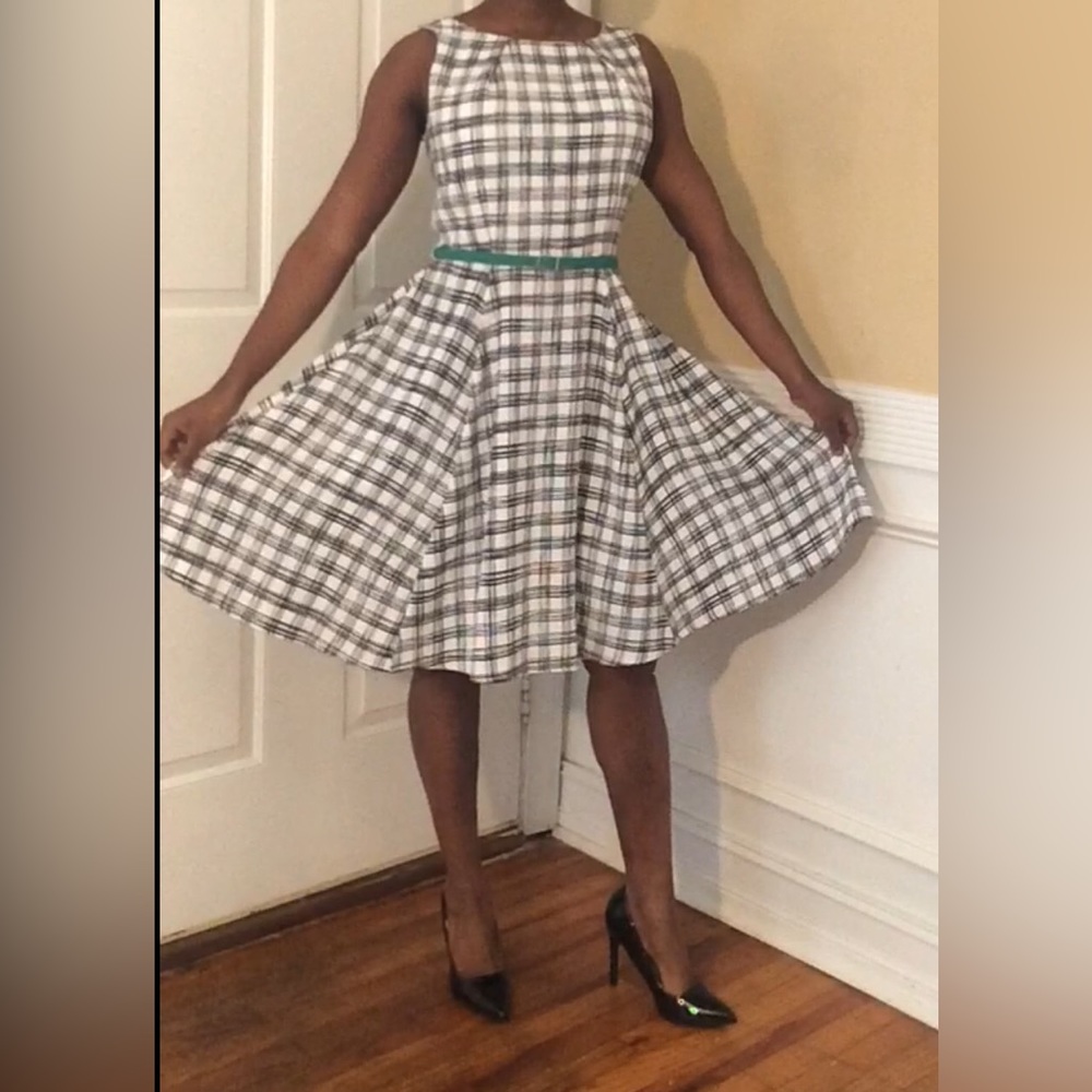 Eva Mendes dress fit flare dress with belt. size 6